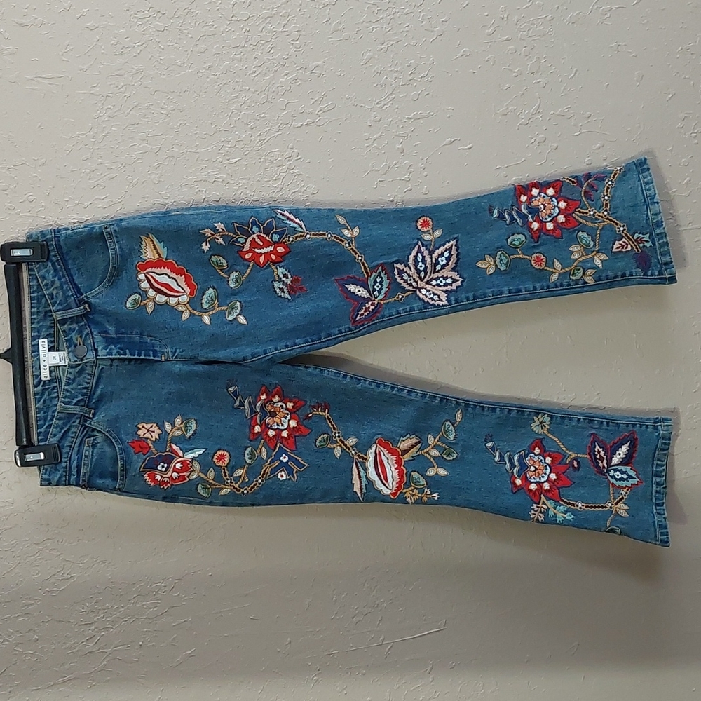 ALICE + OLIVIA  Embroidered Cropped Bell Jeans Sz 24 = US size 0